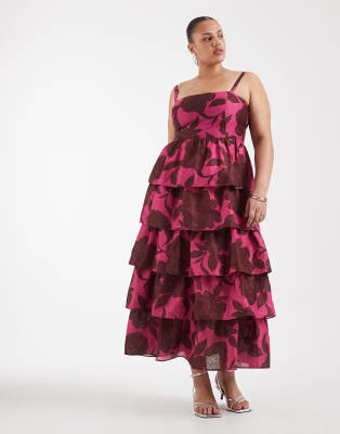 Pretty Lavish Curve - Maxi-Trägerkleid aus rosa Leinenmix mit gestuftem Rock und Blumenmuster in Braun