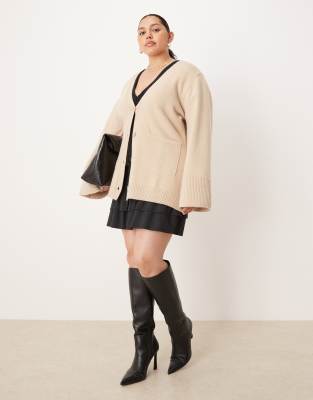 Pretty Lavish Curve - Oversize-Strickjacke in Latte-Beige-Braun