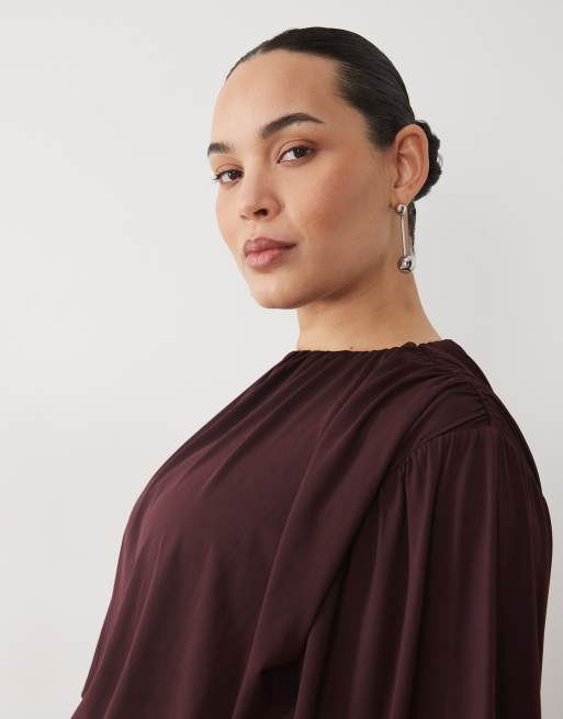 Pretty Lavish Curve robe courte en jersey à manches blouson avec détail écharpe drapée, couleur figue, 3 de 4