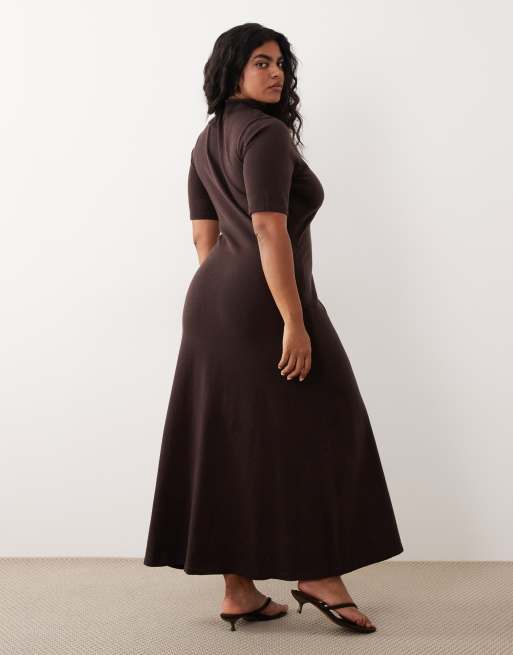 Pretty Lavish Curve robe longue en maille à col montant et manches courtes couleur chocolat, 4 de 4