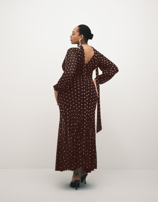 Pretty Lavish Curve robe longue en tulle à col V avec écharpe, à pois marron, 3 de 4