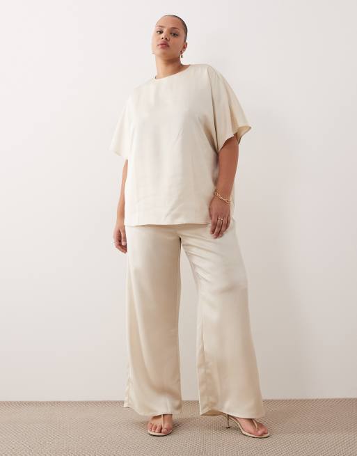 Pretty Lavish Curve - Østersfarvet sæt med oversized top og bukser med brede ben og bindebånd i taljen i satin, 2 af 3
