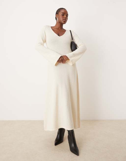 Pretty Lavish Curve - Vestito in maglia bouclé color crema con gonna al polpaccio