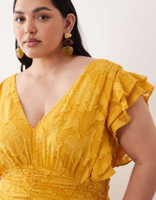Pretty Lavish Curve - Vestito lungo giallo ocra jacquard con maniche a volant e scollo a V profondo, 4 di 4