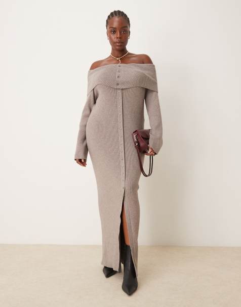 Pretty Lavish Curve - Vestito lungo in maglia color visone con bottoni e scollo alla Bardot - view 1
