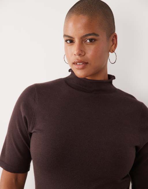 Pretty Lavish Curve vestito maxi a maglia con collo alto e maniche corte in chocolate, 3 di 4