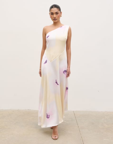 Pretty Lavish – Cytrynowa satynowa sukienka maxi na jedno ramię w kwiatowy wzór - view 1