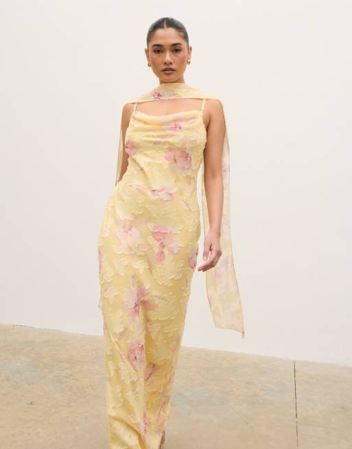 Pretty Lavish - Eden - Robe longue en jacquard imprimé à col bénitier - Jaune fleuri, 4 de 4