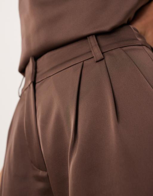 Pretty Lavish – Elegante Hose aus Satin in Schokoladenbraun, Kombiteil, 4 von 5