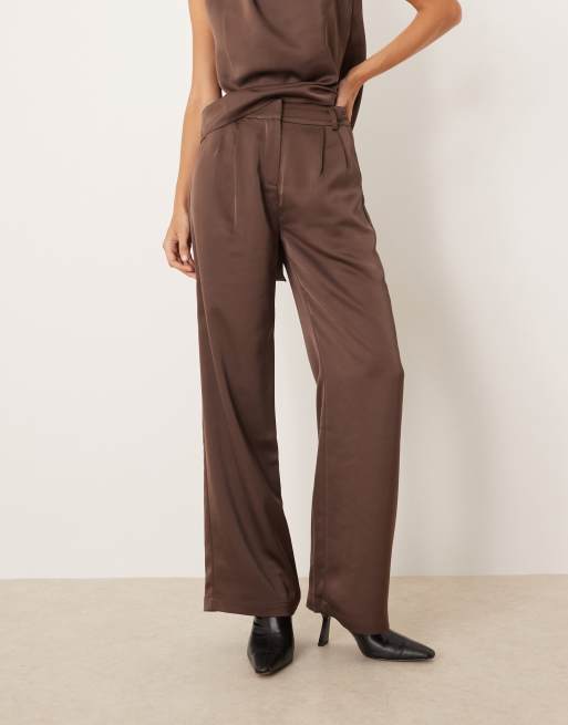 Pretty Lavish – Elegante Hose aus Satin in Schokoladenbraun, Kombiteil, 5 von 5