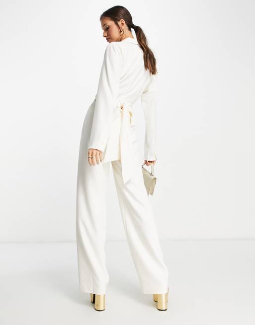 Pretty Lavish - Elegante jumpsuit met overslag bij de taille in crème, 2 van 4