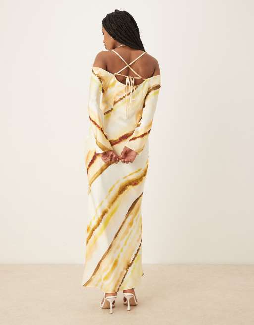 Pretty Lavish – Ettore – Langärmliges, schulterfreies Maxikleid in Ockergelb-Ombré, 3 von 4