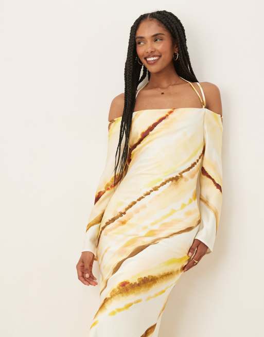 Pretty Lavish – Ettore – Langärmliges, schulterfreies Maxikleid in Ockergelb-Ombré, 4 von 4
