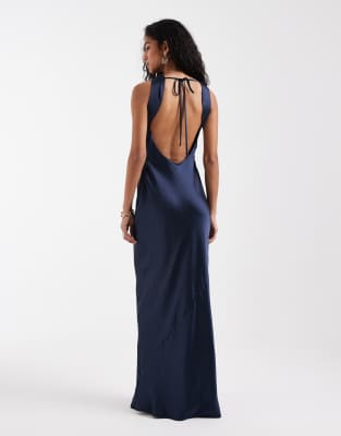 Everlee - Robe longue en satin à col bénitier et dos ouvert - Bleu marine 40