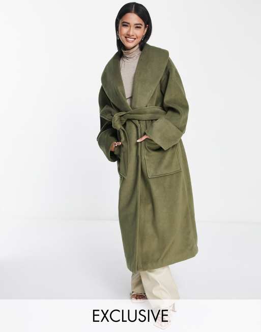 Pretty Lavish - Exclusives - Nette jas met oversized kraag en gestrikte overslag in kaki