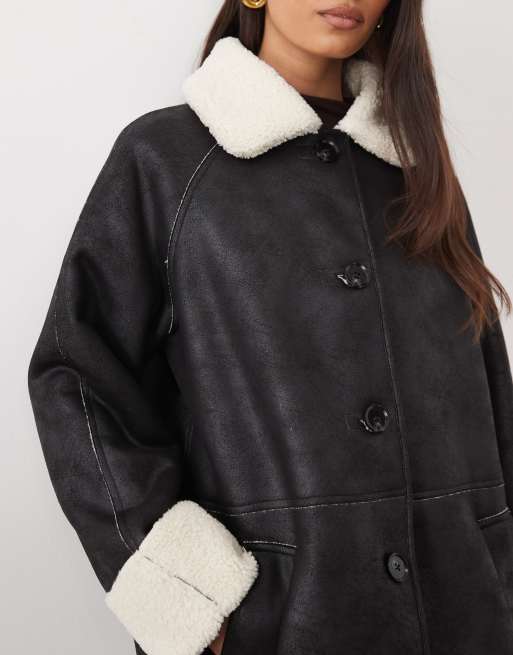Pretty Lavish faux shearling contrast collar and cuffs boxy aviator coat in black, 4 of 4