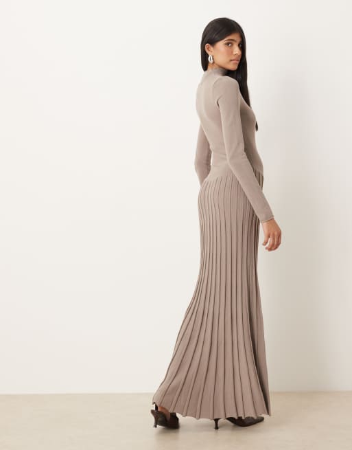 Pretty Lavish fine knit drop hem pleat maxi dress in taupe, 3 of 4