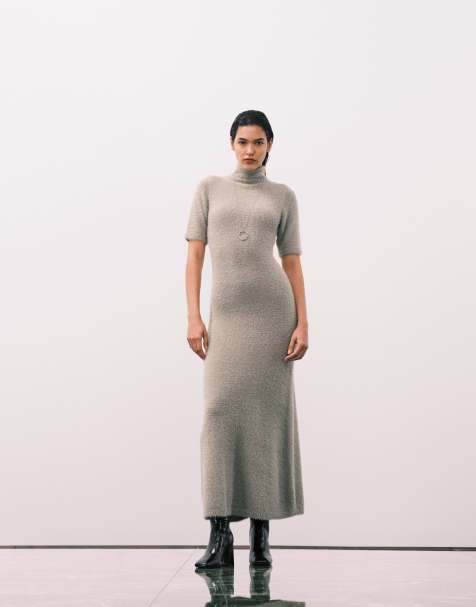 Pretty Lavish – Flauschiges Strick-Maxikleid in Salbeigrün mit Rollkragen und kurzen Ärmeln - view 1