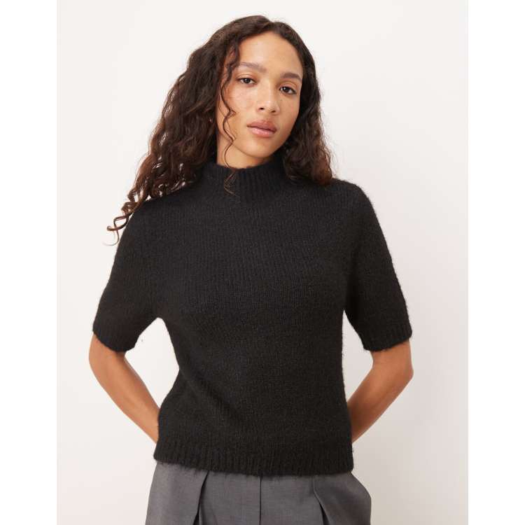 209325935-1-black?$n_750w$&wid