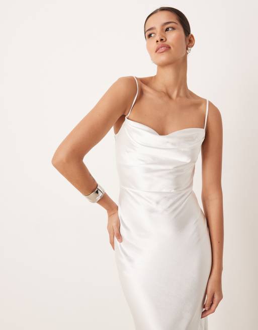 Pretty Lavish – För bruden – Keisha – Elfenbensvit maxiklänning i satin med draperad ringning, 2 av 4