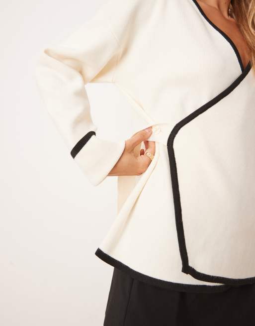 Pretty Lavish - Gebreid vest met contrastbiezen in crème, 3 van 4