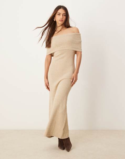 Pretty Lavish - Gebreide midaxi jurk met bardot halslijn in beige - view 1