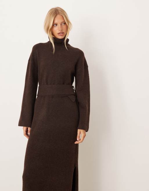 Pretty Lavish - Gebreide midaxi jurk met col, gestrikte taille en split in chocoladebruin, 4 van 4