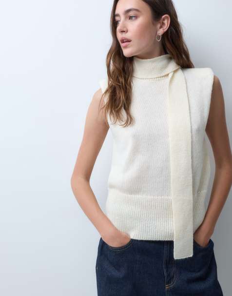 Pretty Lavish gebreide mouwloze top met hoge hals en sjaal in crème - view 1