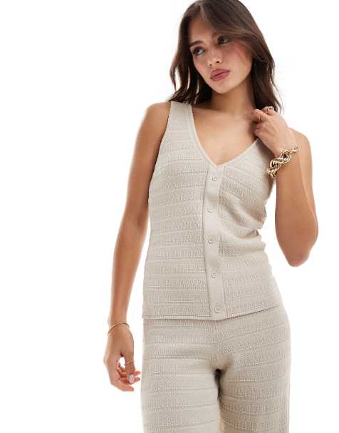 Pretty Lavish - Gehaakte top met V-hals in beige, deel van co-ord set - view 1