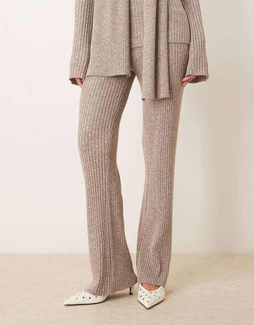 Pretty Lavish - Geribbeld gebreide broek in beige, deel van co-ord set, 2 van 5