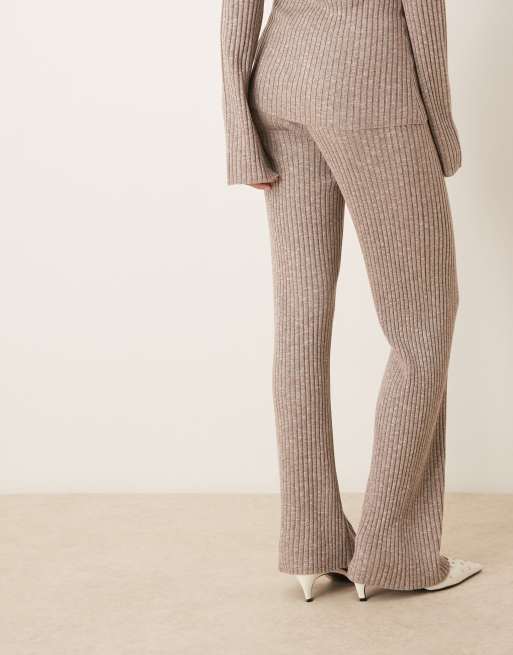 Pretty Lavish - Geribbeld gebreide broek in beige, deel van co-ord set, 4 van 5