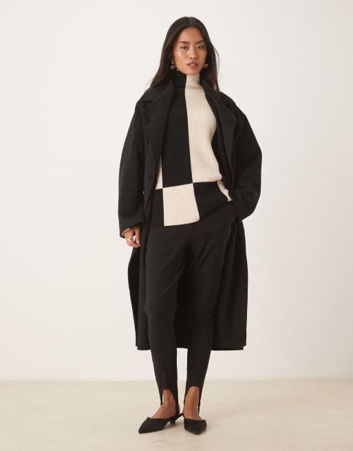 Pretty Lavish - Geribbelde gebreide hoogsluitende trui in crème en zwart, 3 van 4