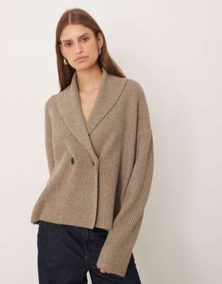 Pretty Lavish - Gerippte Strickjacke in Pilzbraun mit umgeschlagenem Kragen-Ausschnitt-Brown