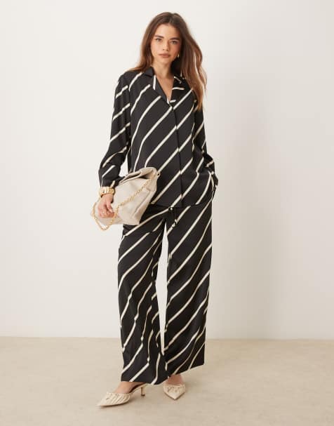 Pretty Lavish – Gestreiftes Set in Schwarz und Cremeweiß mit lockerem Schnitt - view 1