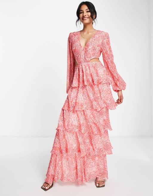 Pretty Lavish – Gestuftes Maxikleid mit Ballonärmeln und abstraktem Muster in Rot