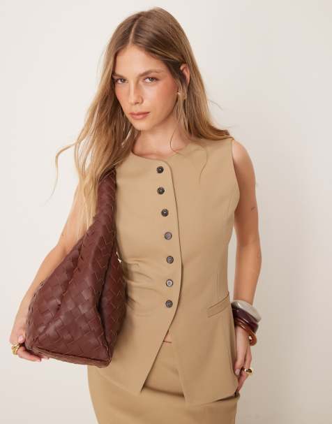 Pretty Lavish - Gilet color cammello con bottoni in coordinato - view 1