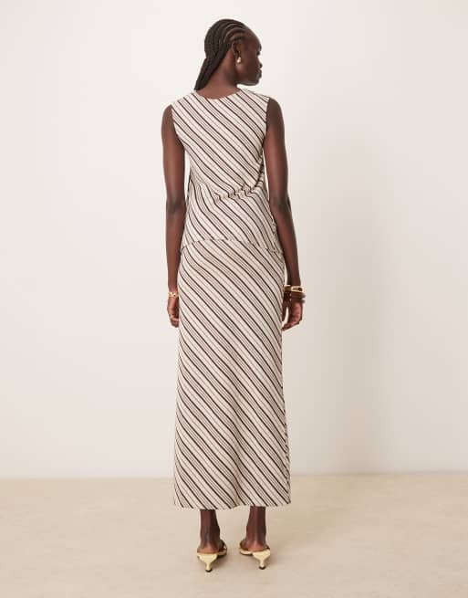 Pretty Lavish - Gonna lunga asimmetrica in jersey a righe marroni e panna in coordinato, 3 di 5