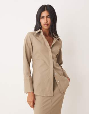Pretty Lavish - Hemd in Steinbeige mit geraffter Taille, Kombiteil-Neutral