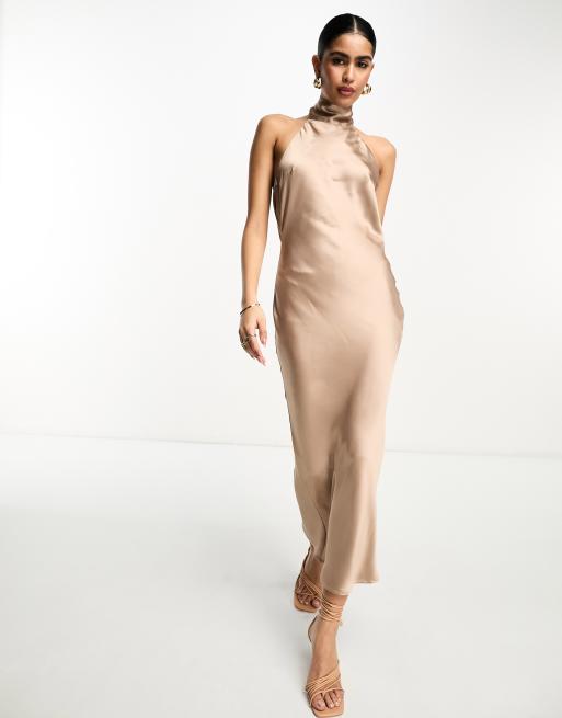 Pretty Lavish - Højhalset midaxi-kjole i mokkabrunt satin