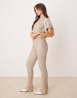 Pretty Lavish - Hose aus Strickstoff in Beige mit weitem Bein, Kombiteil-Neutral