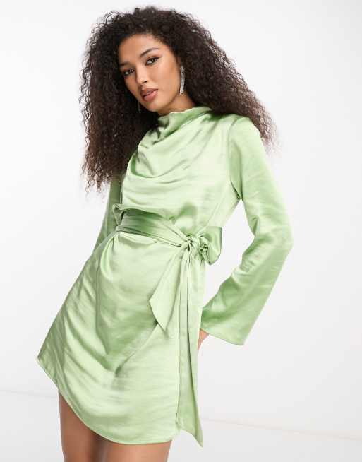 Pretty Lavish Jayda Robe courte nou e la taille en satin