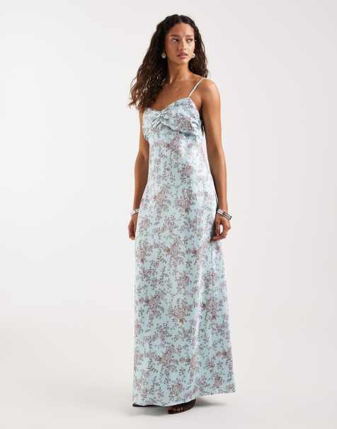 Pretty Lavish - Joely - Vestito lungo in raso blu a fiori con bustino arricciato - view 1
