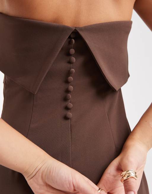 Pretty Lavish - Julia - Vestito lungo da damigella marrone senza spalline con pannello risvoltato, 3 di 4