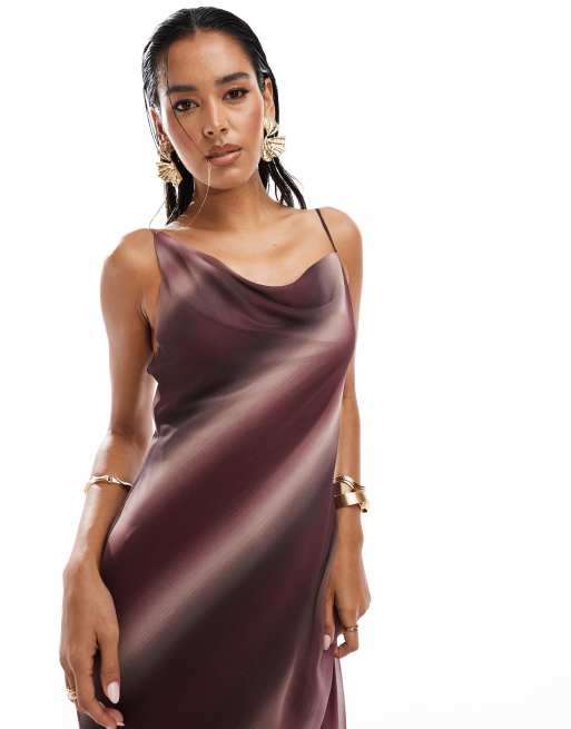 Pretty Lavish - Keisha - Robe longue effet dégradé à col bénitier - Lie-de-vin, 4 de 4