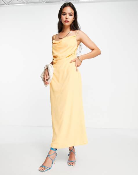 Pretty Lavish - Keisha - Robe longueur mollet froncée avec fente hauteur cuisse - Orange mat - view 1