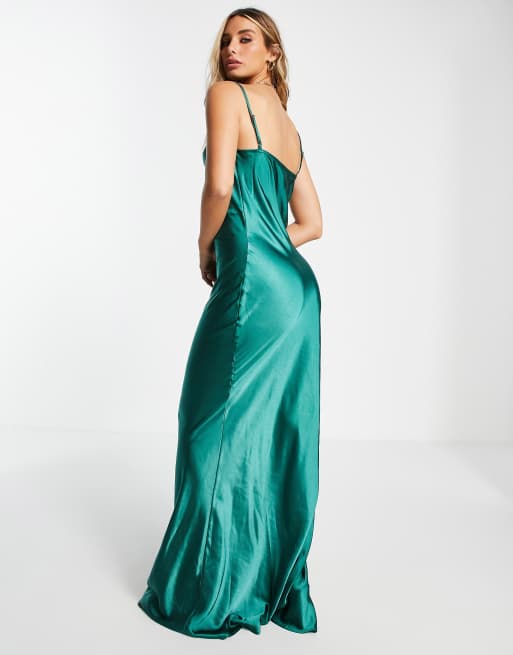 Pretty Lavish – Keisha – Smaragdgrön maxiklänning i satin med draperad ringning, 2 av 4