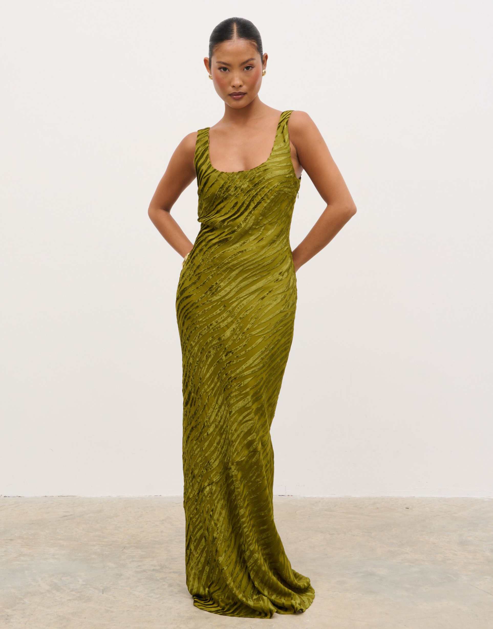 pretty lavish kendall devore scoop neck maxi dress in olive