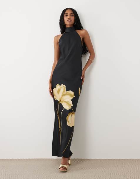 Pretty Lavish - Kiara - Robe longue en satin à imprimé coquelicots avec encolure américaine et dos ouvert - Noir et doré - view 1
