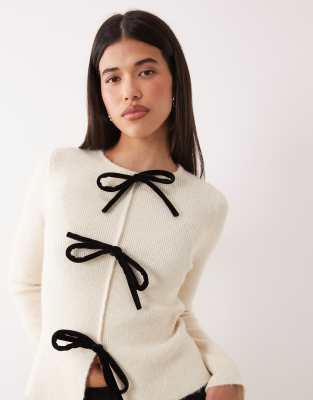 Pretty Lavish Knit Long Sleeve Contrast Bow Detail Top In White