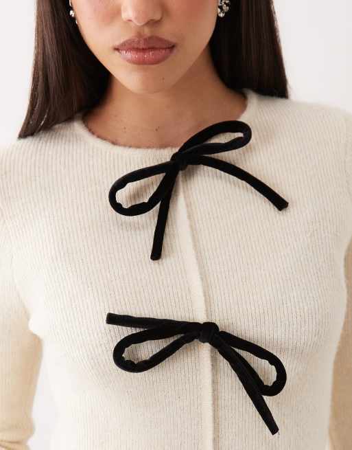 Pretty Lavish knit long sleeve contrast bow detail top in cream, 3 of 4
